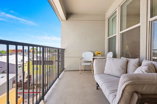 Building Photo - Top-Floor Denver Condo Offering Privacy, Views & Upgraded Appliances