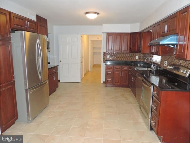 Building Photo - 27 Stuyvesant Dr