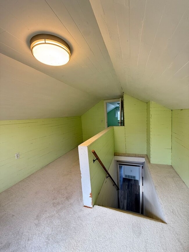 Building Photo - Well-Maintained 3-Bedroom Home in Prime Everett Location