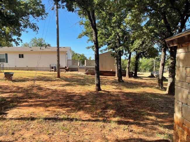Building Photo - 3 bedroom 2 bath Mobile home newly updated...