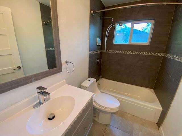 Building Photo - 900 Riddlewood Dr