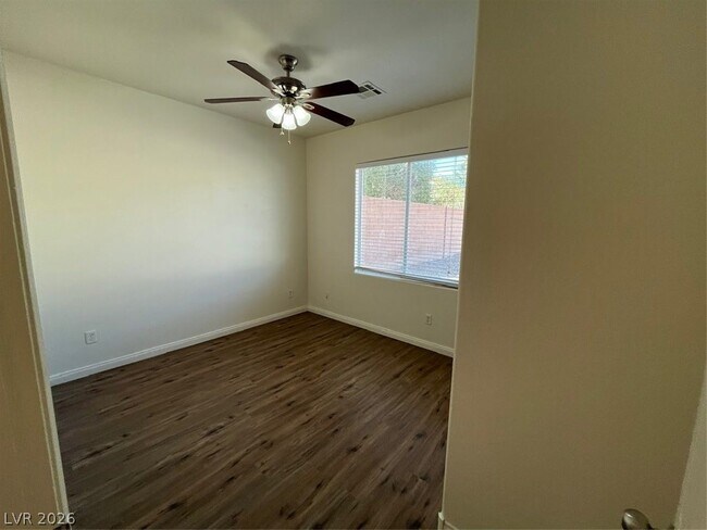 Building Photo - 1712 Newquay Commons Ave