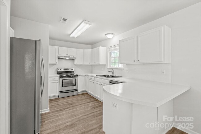 Building Photo - 8818 Sharonbrook Dr