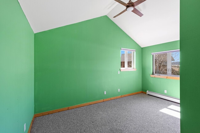 Building Photo - 708 Palisades Dr