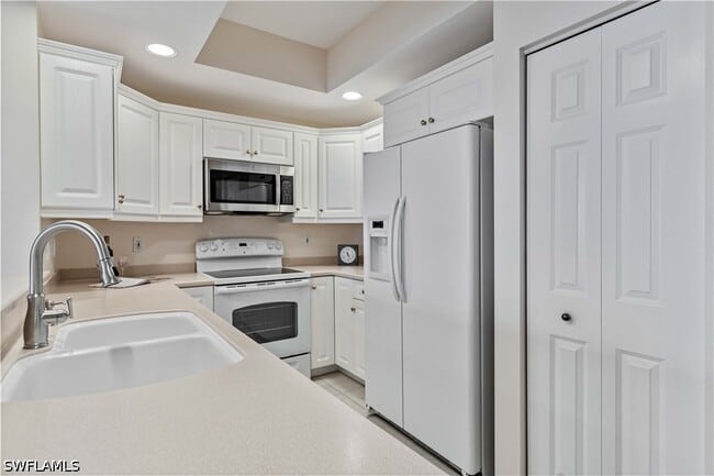 Building Photo - 1001 Arbor Lake Dr