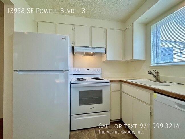Building Photo - 13938 SE Powell Blvd