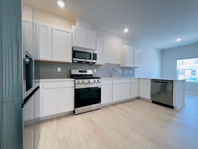 Building Photo - 1836 Autumn Mist