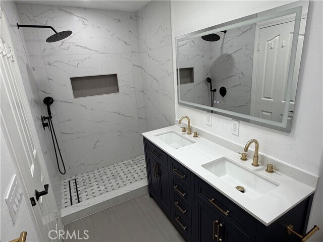 Building Photo - 5340 Las Virgenes Rd
