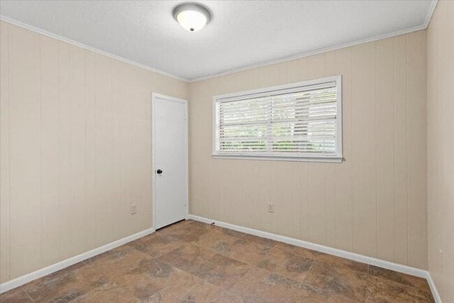 Building Photo - 122 Clarence Dr