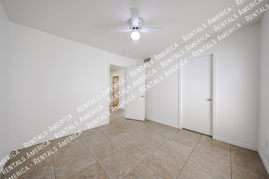 Building Photo - 820 N Granada Dr