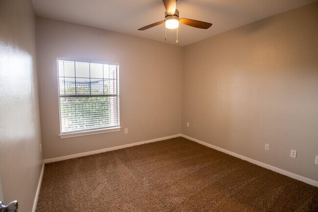 Building Photo - 2320 Gracy Farms Ln