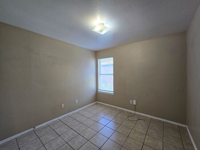 Building Photo - SECTION 8/HUD ACCEPTED - AVAILABLE NOW!