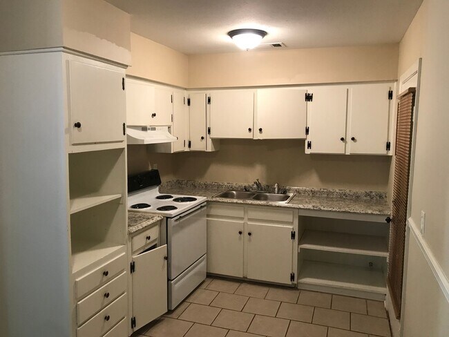 Building Photo - **AVAILABLE NOW**Total Electric 3 Bedroom / 1 Bathroom Home for Rent in East Columbus, GA***