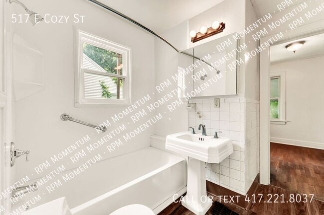 Building Photo - 517 E Cozy St