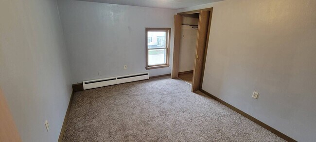 Building Photo - 307 Lake St