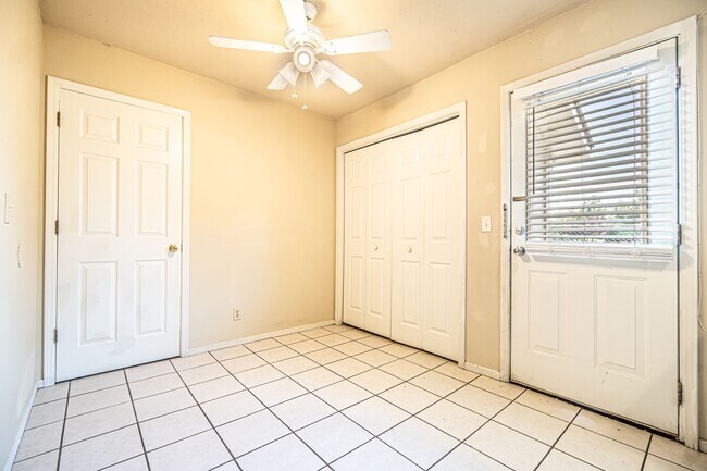 Building Photo - 1506 W Janda Dr