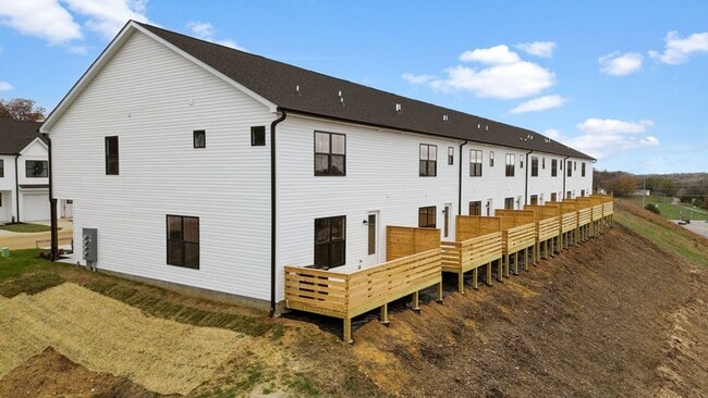 Building Photo - MODERN 3-Bed, 2.5-Bath Townhome NOW Offering $1,000 Move-In Incentive!