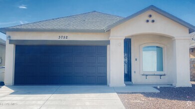 Building Photo - 3752 Loma Adriana