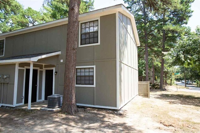 Building Photo - 2118 Scotty Ct