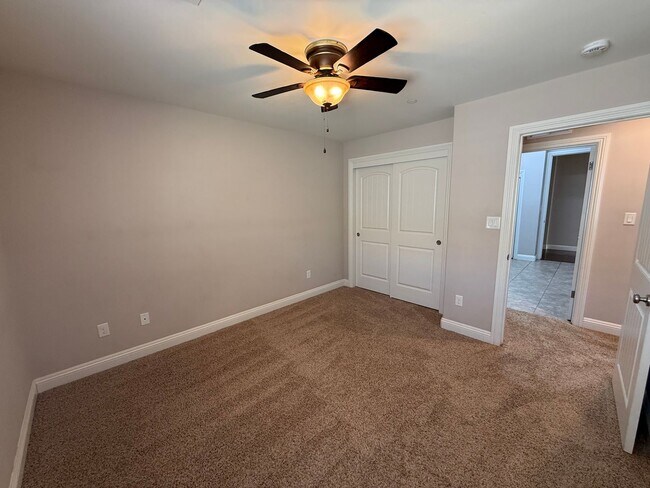 Building Photo - Beautiful 4 Bedroom + Office Home in Grand Island!