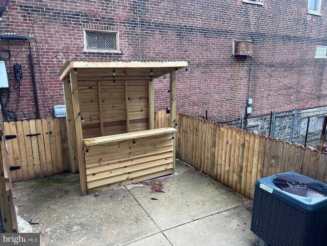 Building Photo - 137 Vassar St