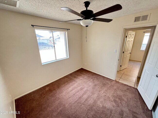 Building Photo - 7320 W Rose Ln