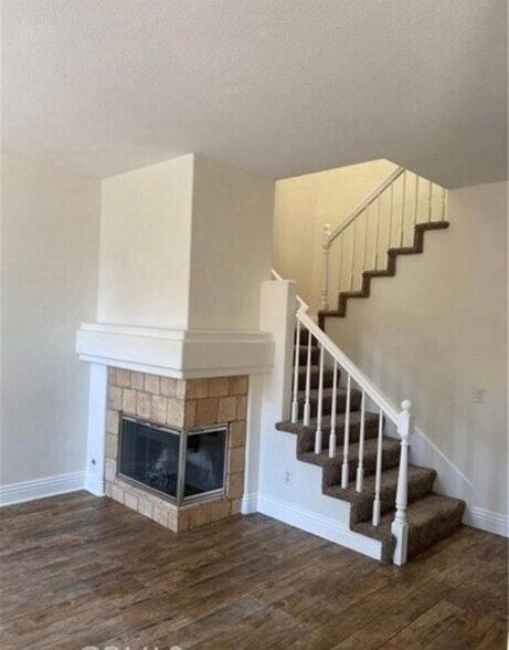 Building Photo - 14 Hillgate Pl