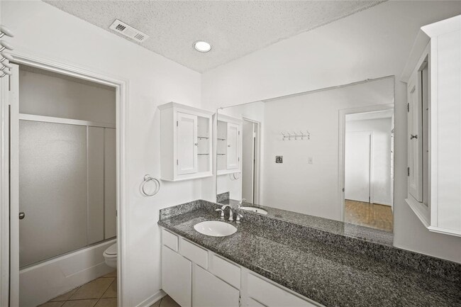 Building Photo - 1998 Augusta Dr