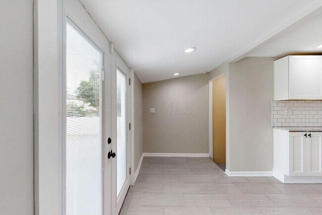 Building Photo - Coming Soon! | Renovated 2BR Home + Bonus Room | Available March 1st