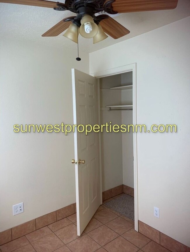 Building Photo - 820 Vine Ave