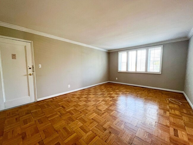 Building Photo - Sun-filled 1 Bed 1 Bath Condo With Garage Parking In The Heart Of Ballston - Water Included