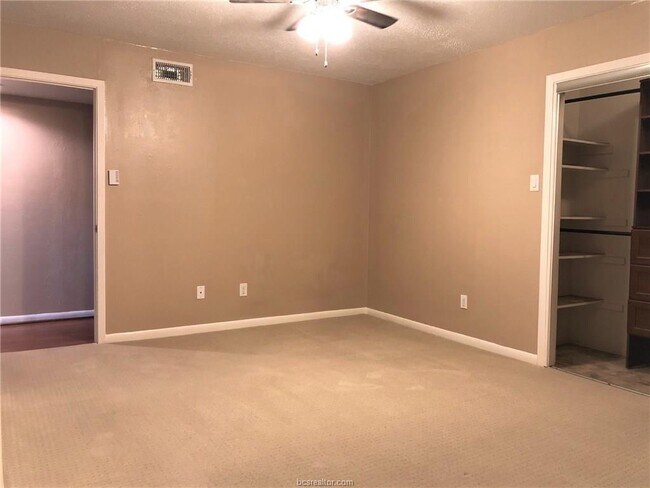 Building Photo - 1527 Wolf Run