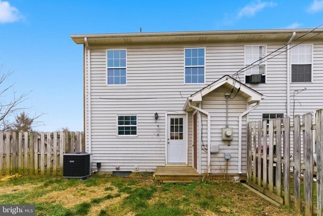 Building Photo - 233 Nottoway Dr