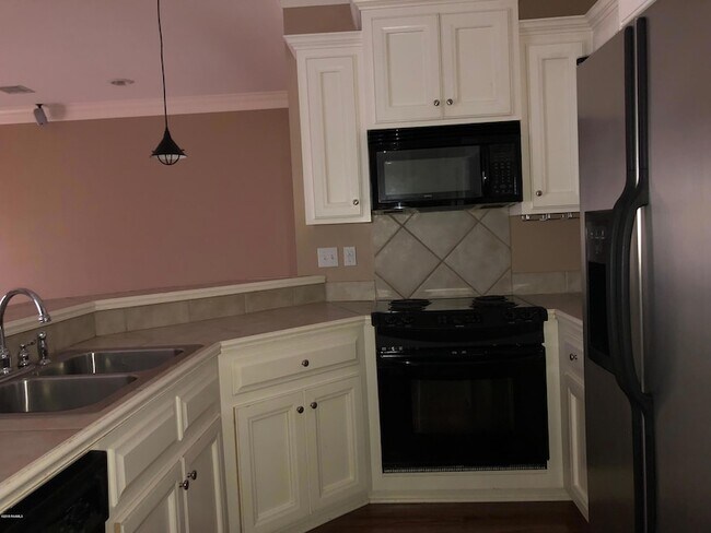 Building Photo - 112 Cherry Bark Ln