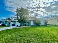 Building Photo - 5619 SE Normandy Ave