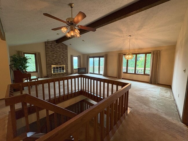 Building Photo - Single Family Home on 9.84 Acres