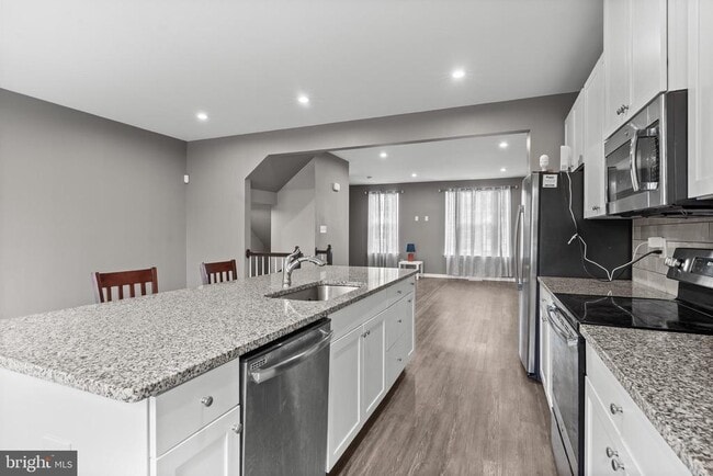 Building Photo - 100 Meridian Ln