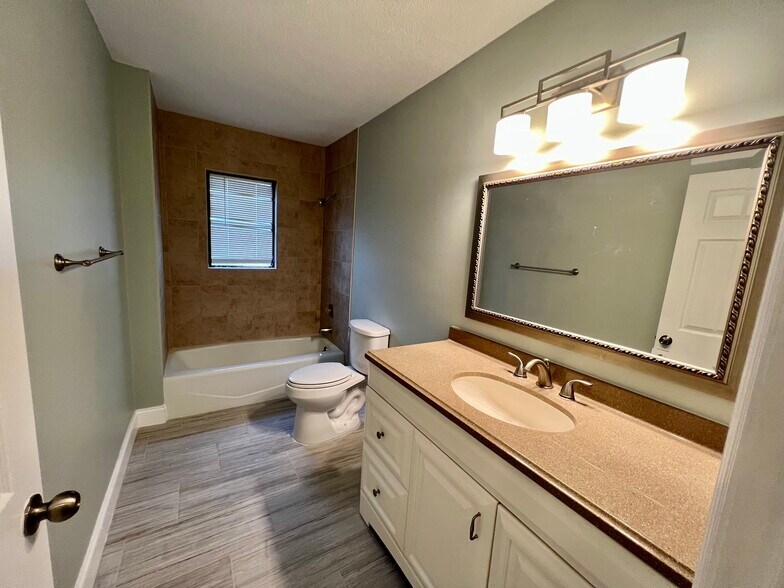 Building Photo - 627 Alligator Dr