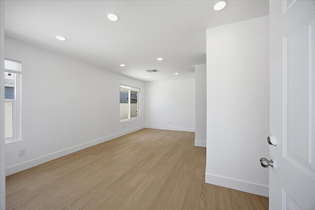 Building Photo - 1040 Gardena