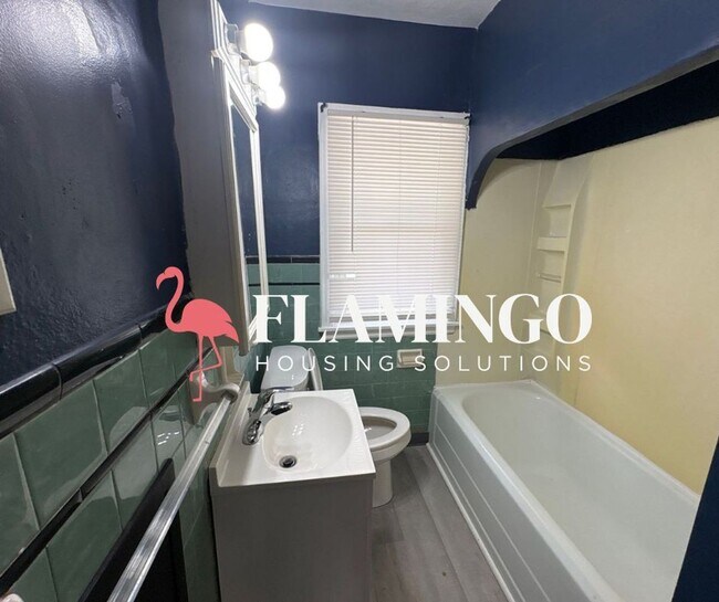 Building Photo - Comfortable 2-Bedroom Home with Central Air in Dayton’s Gem City