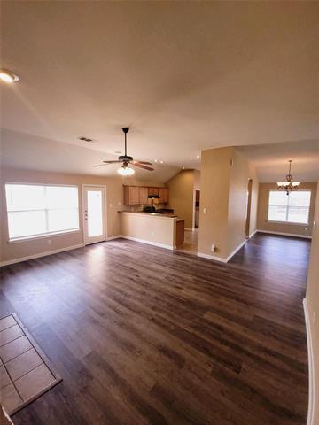 Building Photo - 1105 Essex Dr