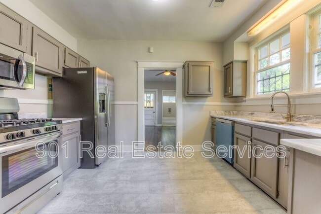 Building Photo - 498 Lundee St