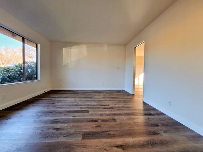 Building Photo - Harr08