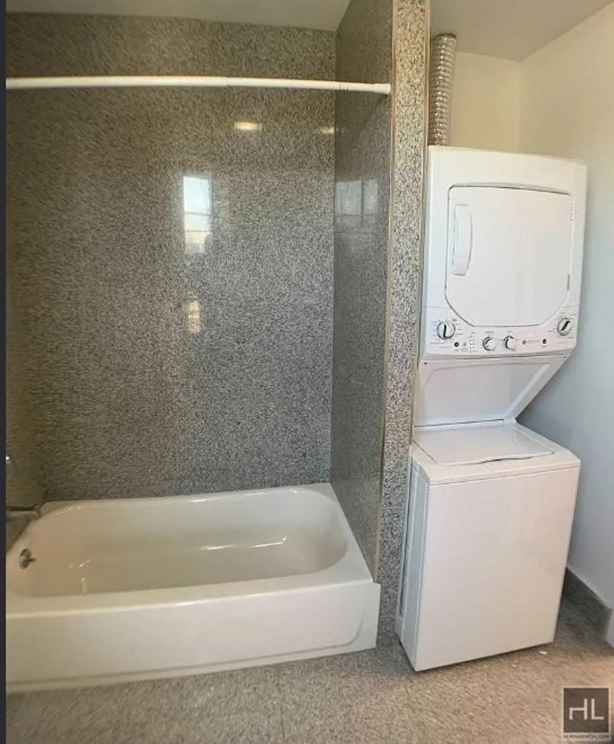 Building Photo - 479 Warren St