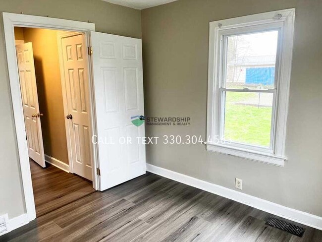 Building Photo - 133 Catherine St