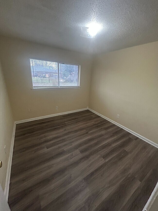 Building Photo - 5328 Ira Ln