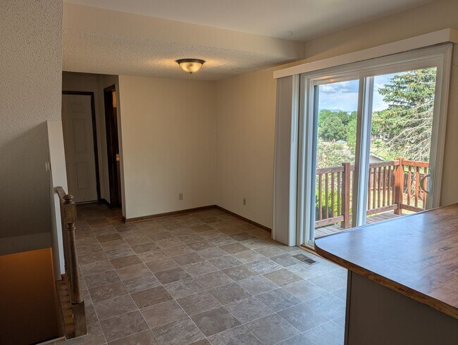 Building Photo - 3028 Deliverance Dr