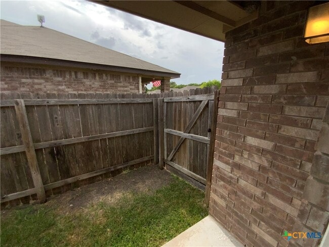 Building Photo - 1001 Leah Dr