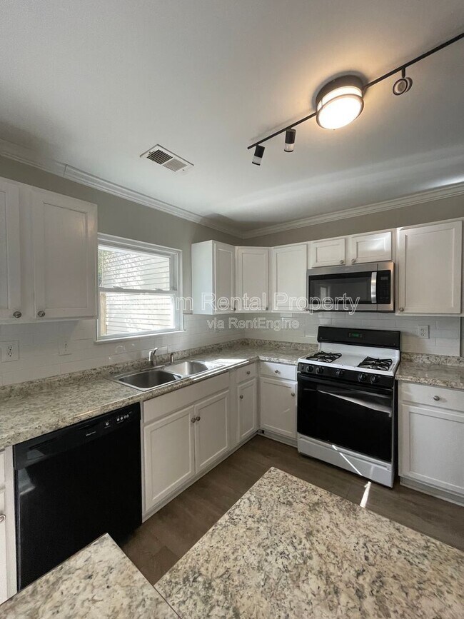 Building Photo - 3575 Kennesaw Station Dr