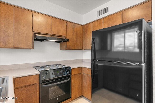 Building Photo - 6438 E Butte St